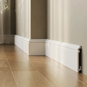 Плинтус Quick-Step белый из HD полимера QSSKRW51100